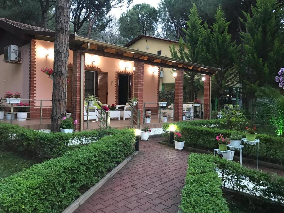 Villa Seafront With A Stunning Garden Golem (Tirana)