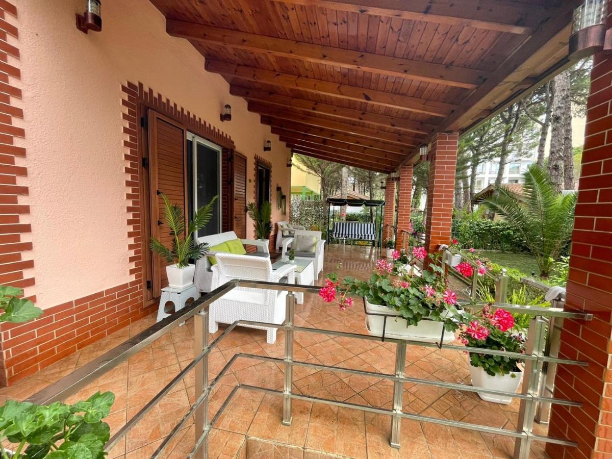 Villa Seafront With A Stunning Garden Golem (Tirana)